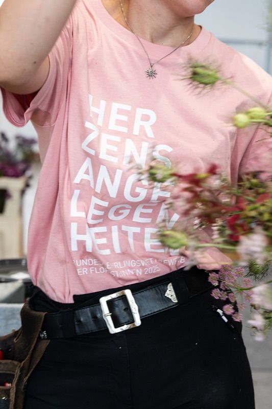 T-Shirt mit dem Aufdruck „Herzensangelegenheiten“
